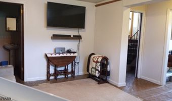 8 Nimbus Dr, Alloway, NJ 07462