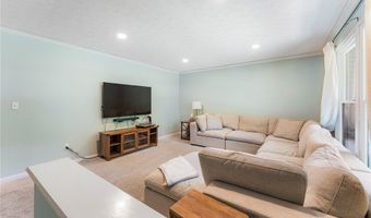 300 Chatham Dr, Aurora, OH 44202