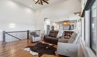 4261 Lakeshore Dr, Basehor, KS 66007