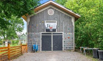 258 E State St, Albion, NY 14411