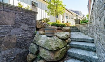 15 Castle St 9, East Greenwich, RI 02818