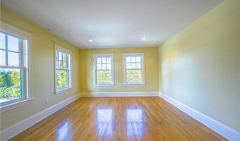 127 Cliff Dr, Narragansett, RI 02882