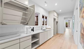609 SW 4th St, Bentonville, AR 72712