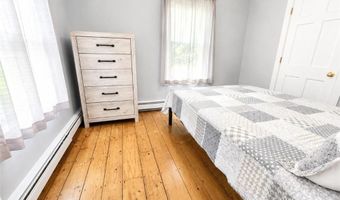 30 Gibson Ave, Narragansett, RI 02882
