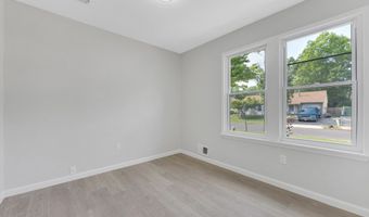 5 Mast Dr, Barnegat, NJ 08005
