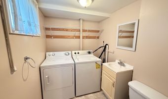 4 Nicholas Dr, Albany, NY 12205