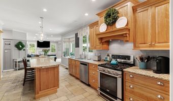 9 Cherry Ln, Bedford, NH 03110