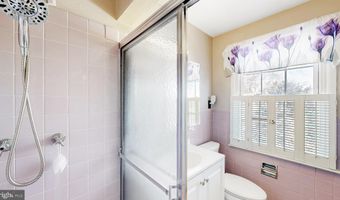 102 MERIDEN Dr, Hockessin, DE 19707