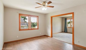 2325 E 40th Ct, Des Moines, IA 50317