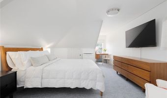 14 Greenough Pl B, Newport, RI 02840