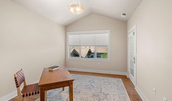 989 Golden Aspen Pl, Ashland, OR 97520
