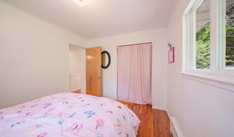 2104 S Circle Dr, Ann Arbor, MI 48103