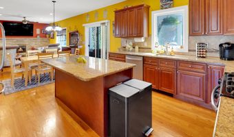 449 Montgomery St, Bayville, NJ 08721