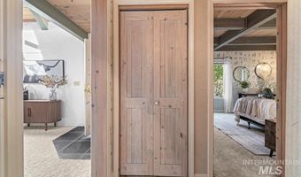 9734 Moore Dr, Cascade, ID 83611