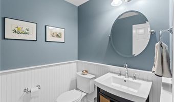 237 Highland Ave, Warwick, RI 02886