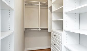 4079 S FOUR MILE RUN Dr 402, Arlington, VA 22204