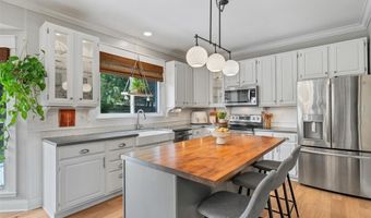 1716 Timber Ridge Estates Dr, Ballwin, MO 63011