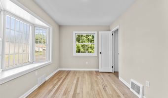 110 Minturn Rd, Bridgeport, CT 06606