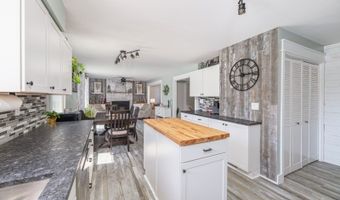 8 E Gate Dr, Alloway, NJ 07418