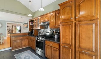 87 Friend St A, Amesbury, MA 01913