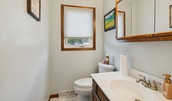 1304 7th St NW, Altoona, IA 50009