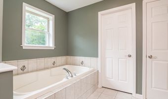 27 South St, Blandford, MA 01008