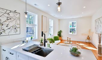 221 S ALFRED St 3A, Alexandria, VA 22314