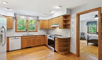 232 Gold St, Belchertown, MA 01007