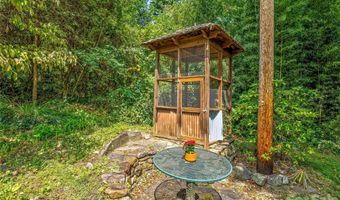 5 Hillcrest Rd E, Asheville, NC 28804
