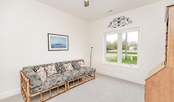 1018 Emerald Hills Dr, Arnolds Park, IA 51331