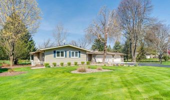 111 N Shannon Dr, Woodstock, IL 60098