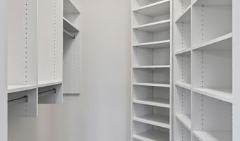 4950 BRENMAN PARK Dr 308, Alexandria, VA 22304