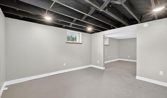 8025 McGee St, Affton, MO 63123