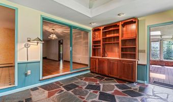 8 Greenwood Pl, Middletown, NJ 07748