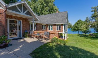 1301 Geneva Dr, Alexandria, MN 56308