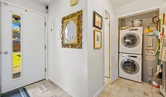 64 Montoya Dr 64, Branford, CT 06405