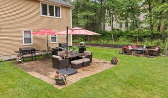 51 Palomino Ln, Bedford, NH 03110
