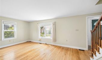 15 Preston Dr, North Kingstown, RI 02852