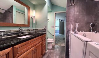 250 Laurel Cir 13, Aurora, OH 44202