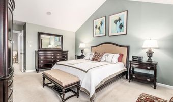 18 Lawrence Ave 18, Danbury, CT 06810