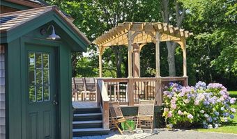 209 Coggeshall Ave, Newport, RI 02840