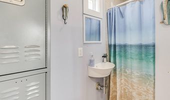 5076 Utah St, Bay St. Louis, MS 39520