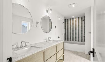 7 Wellington Ave, Newport, RI 02840