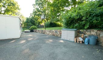 148 Middle River Rd, Danbury, CT 06811