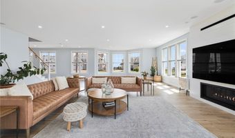 1046 Ocean Rd, Narragansett, RI 02882