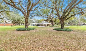 8916 Eastwood Dr, Abbeville, LA 70510