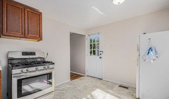 4 Burlingame Ct, Ann Arbor, MI 48108