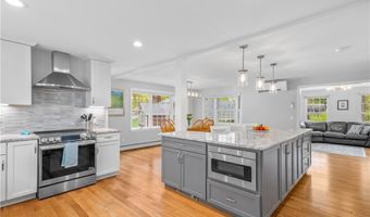 17 Will Croft St, Cumberland, RI 02864
