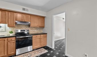 404 Applestone Dr, Ballwin, MO 63021