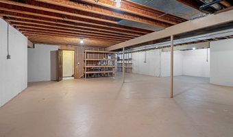 923 W WINDTREE Dr, Appleton, WI 54914